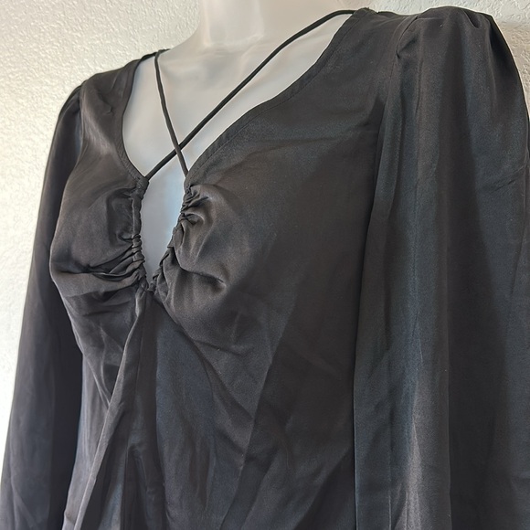 ASTR THE LABEL  Black Keyhole Cutout Top Size X-small NWT - Picture 7 of 13